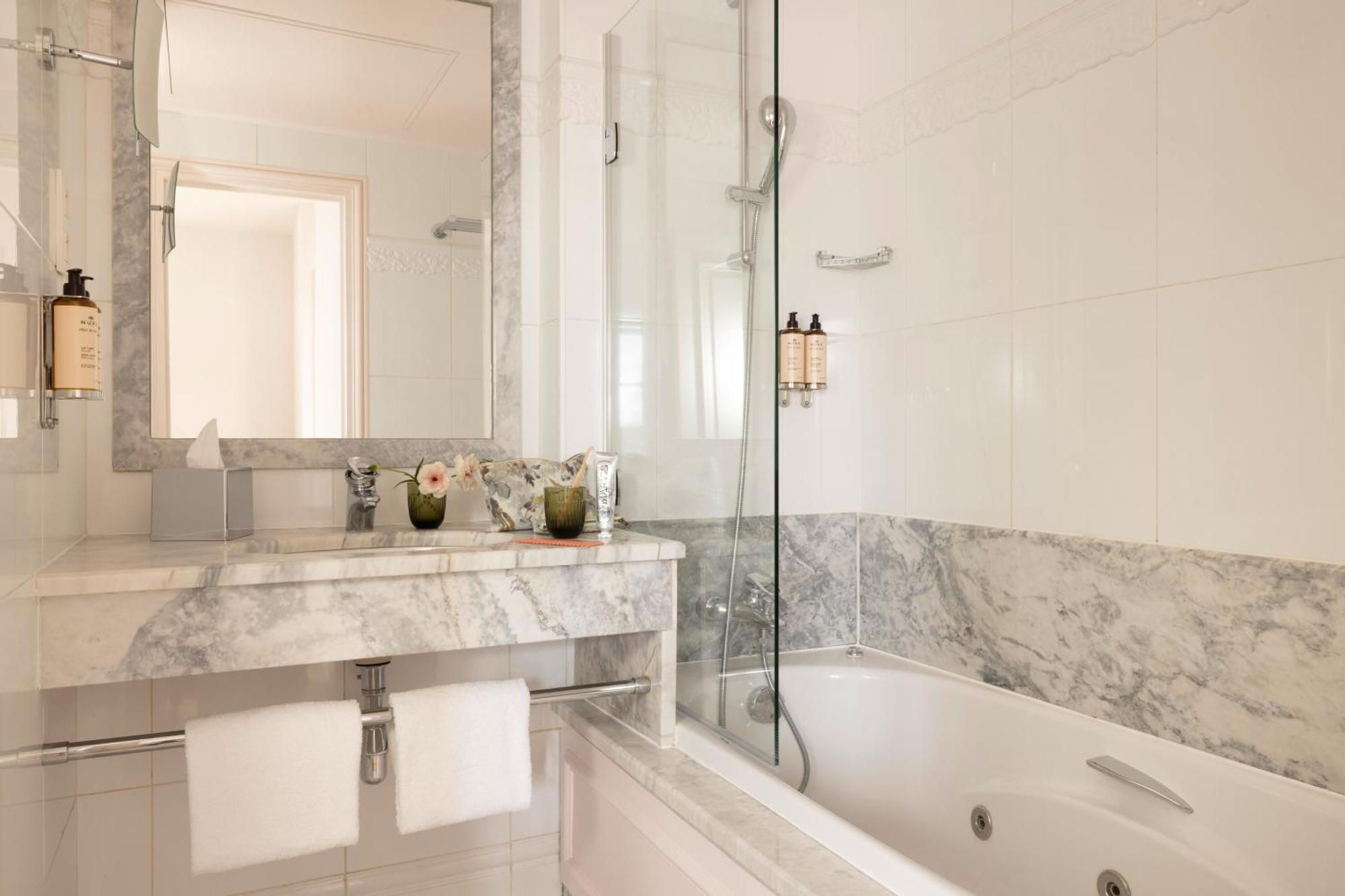 Hotel Le Lavoisier & Spa Париж Екстериор снимка