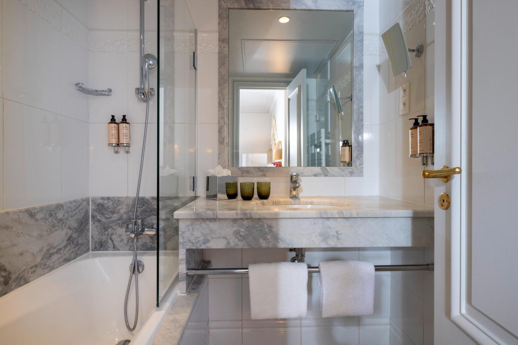 Hotel Le Lavoisier & Spa Париж Екстериор снимка
