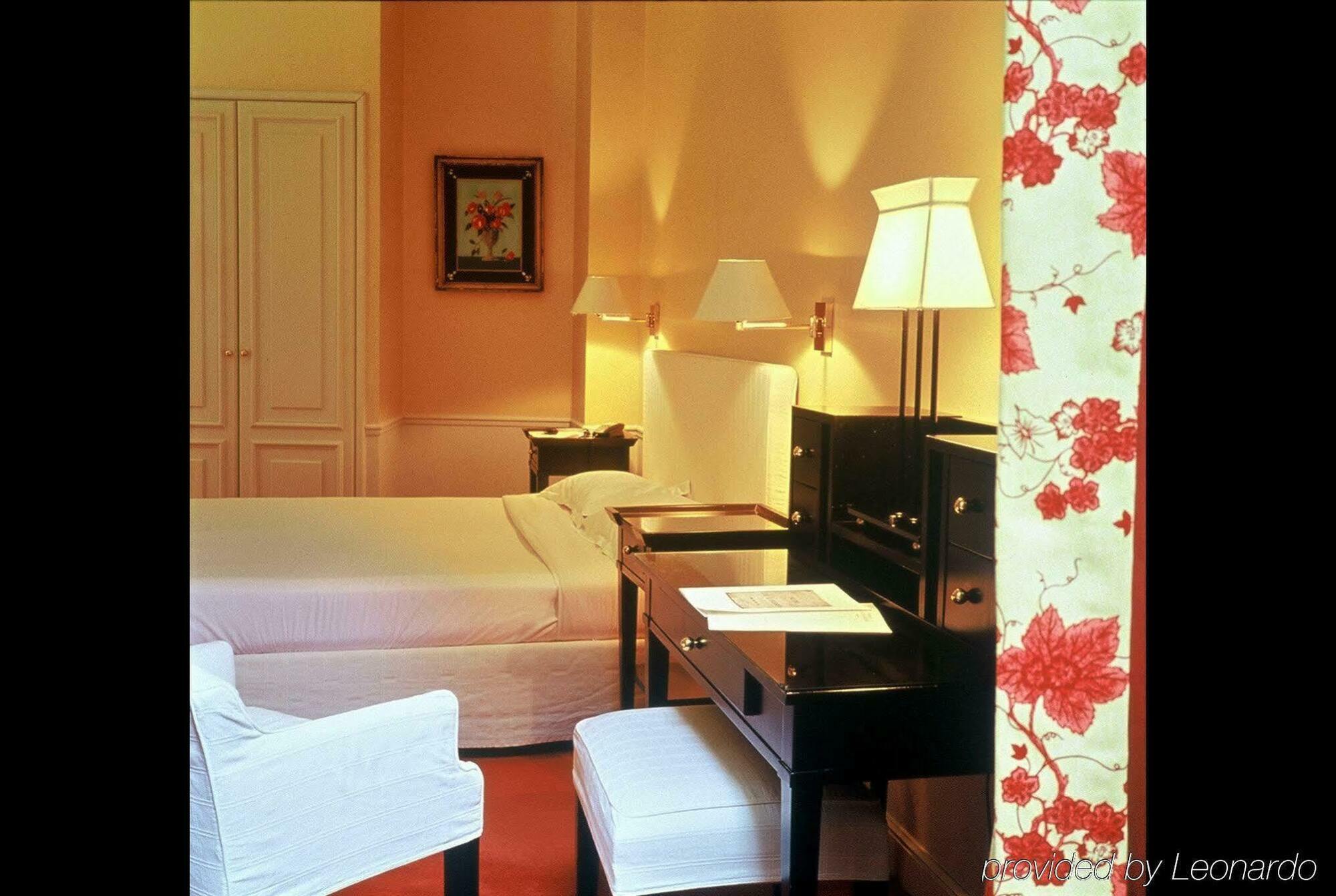Hotel Le Lavoisier & Spa Париж Стая снимка